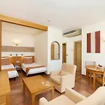 Oceanus Apartahotel