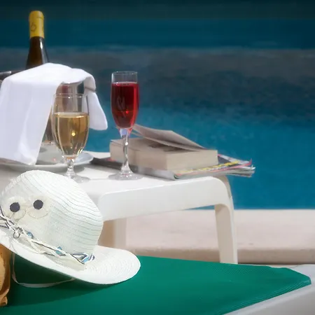 オシアナス アパートホテル 4*