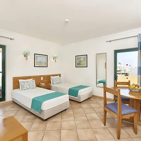 מלון דירות Oceanus 4*