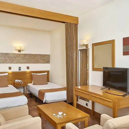 מלון דירות Oceanus 4*